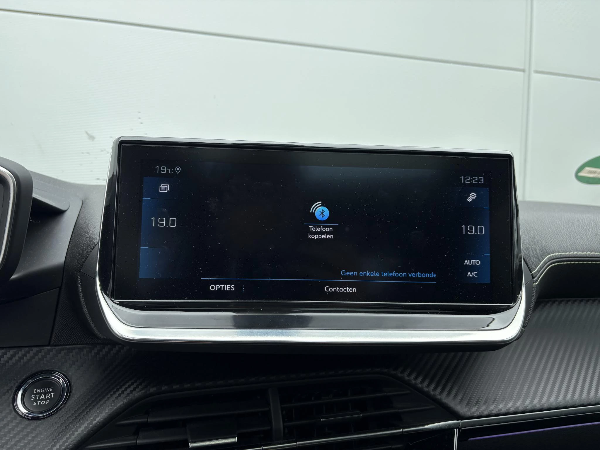 Peugeot-208-image-25