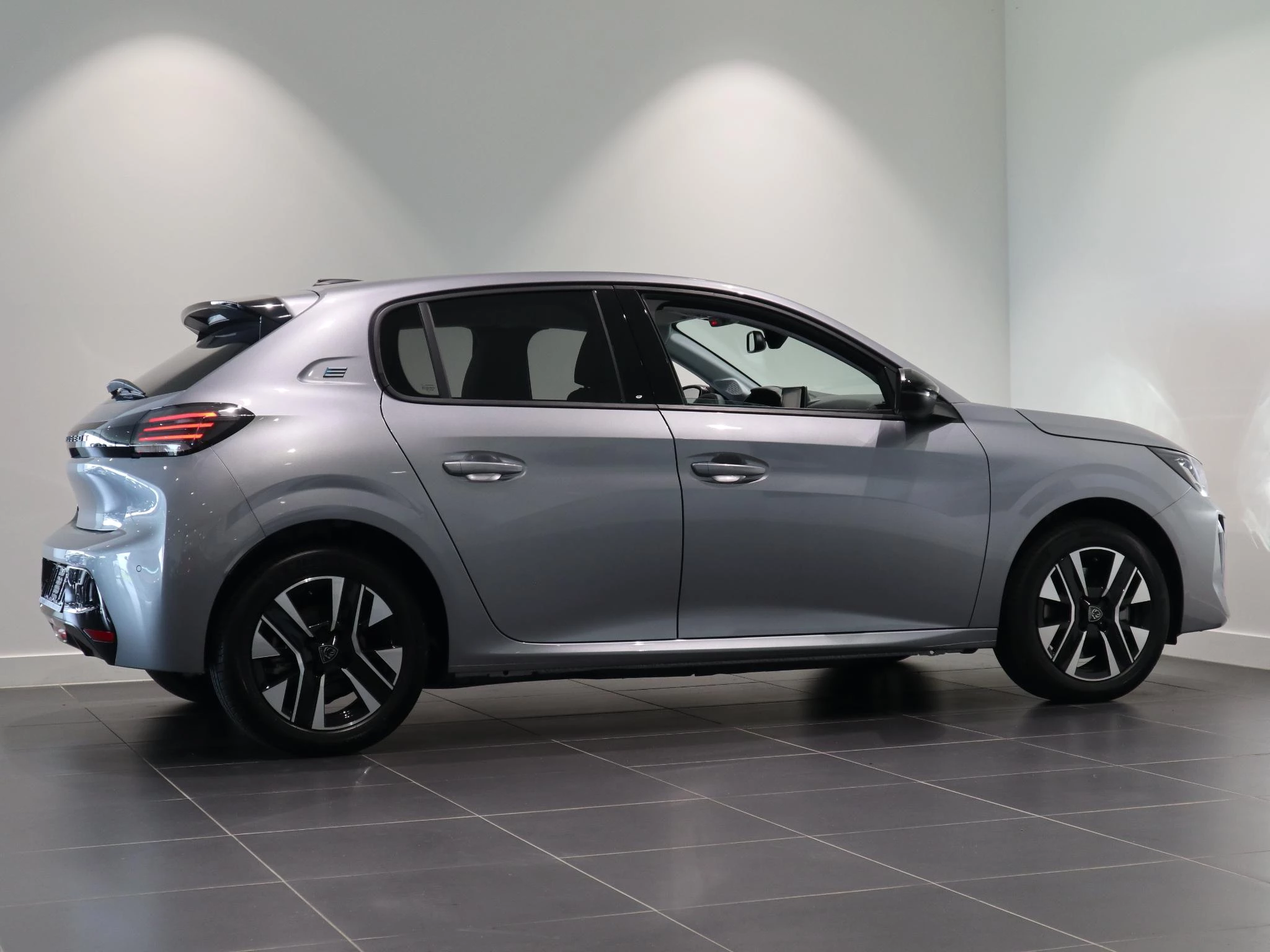 Peugeot-e-208-image-11