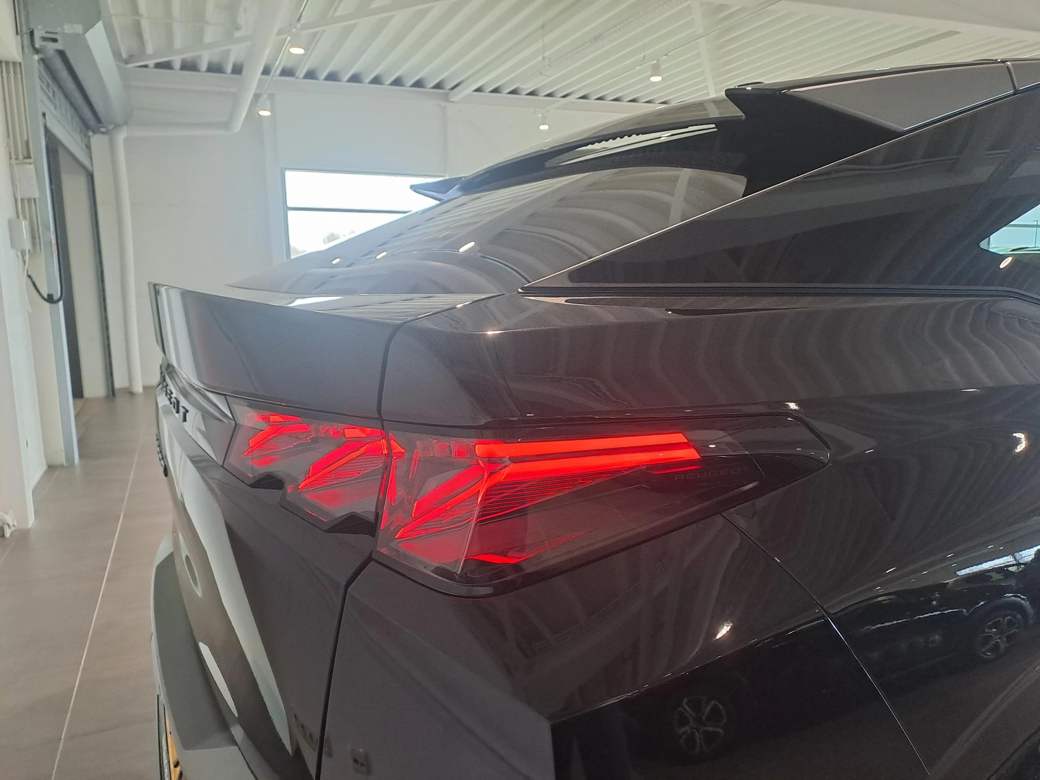 Peugeot-e-3008-image-9