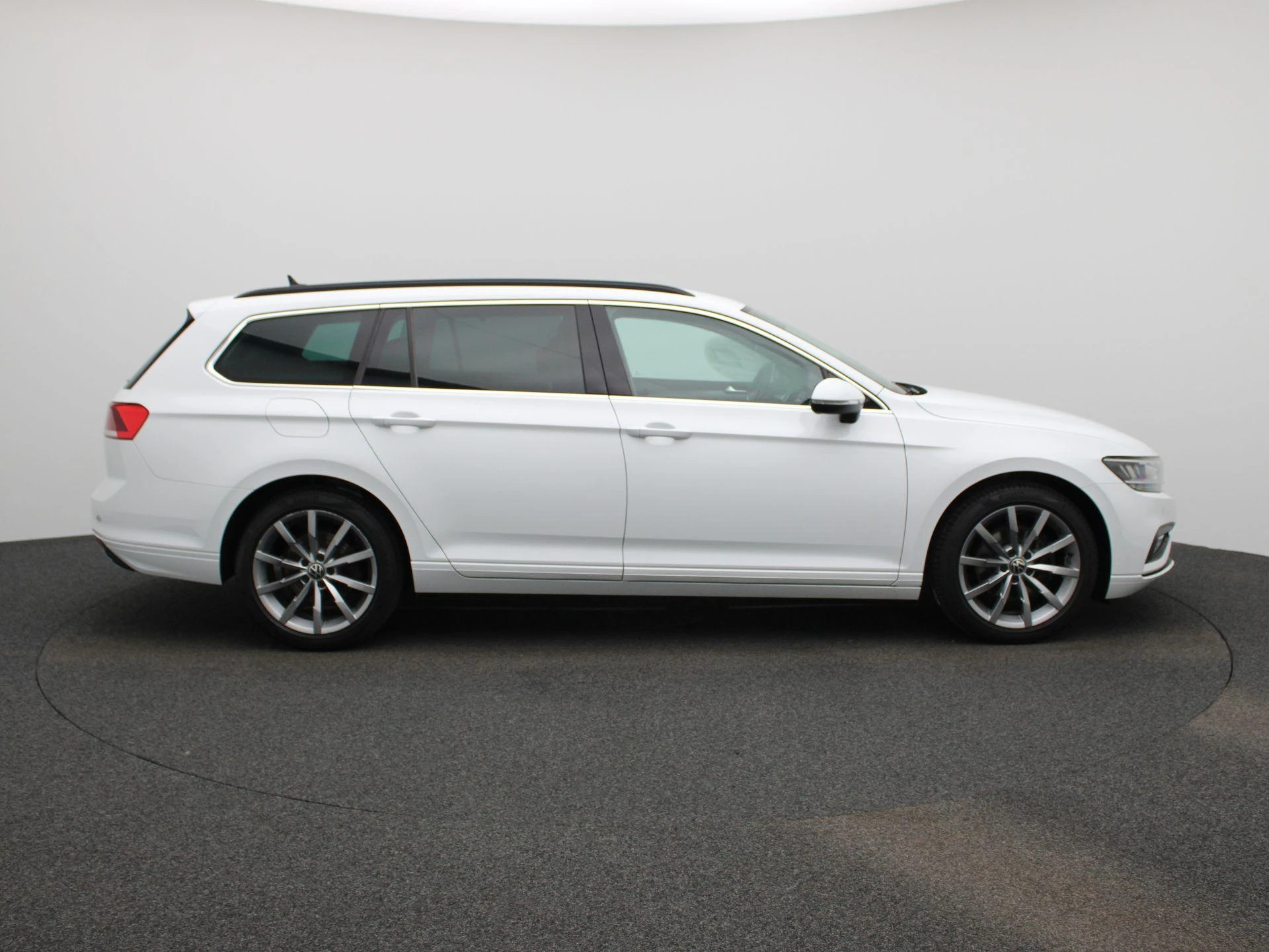 Volkswagen-Passat-image-5