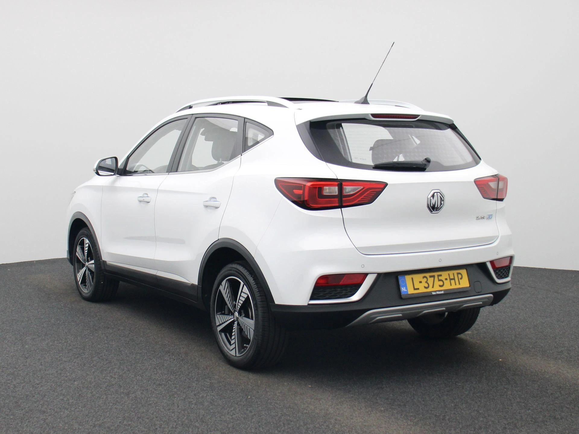 MG-ZS EV-image-1