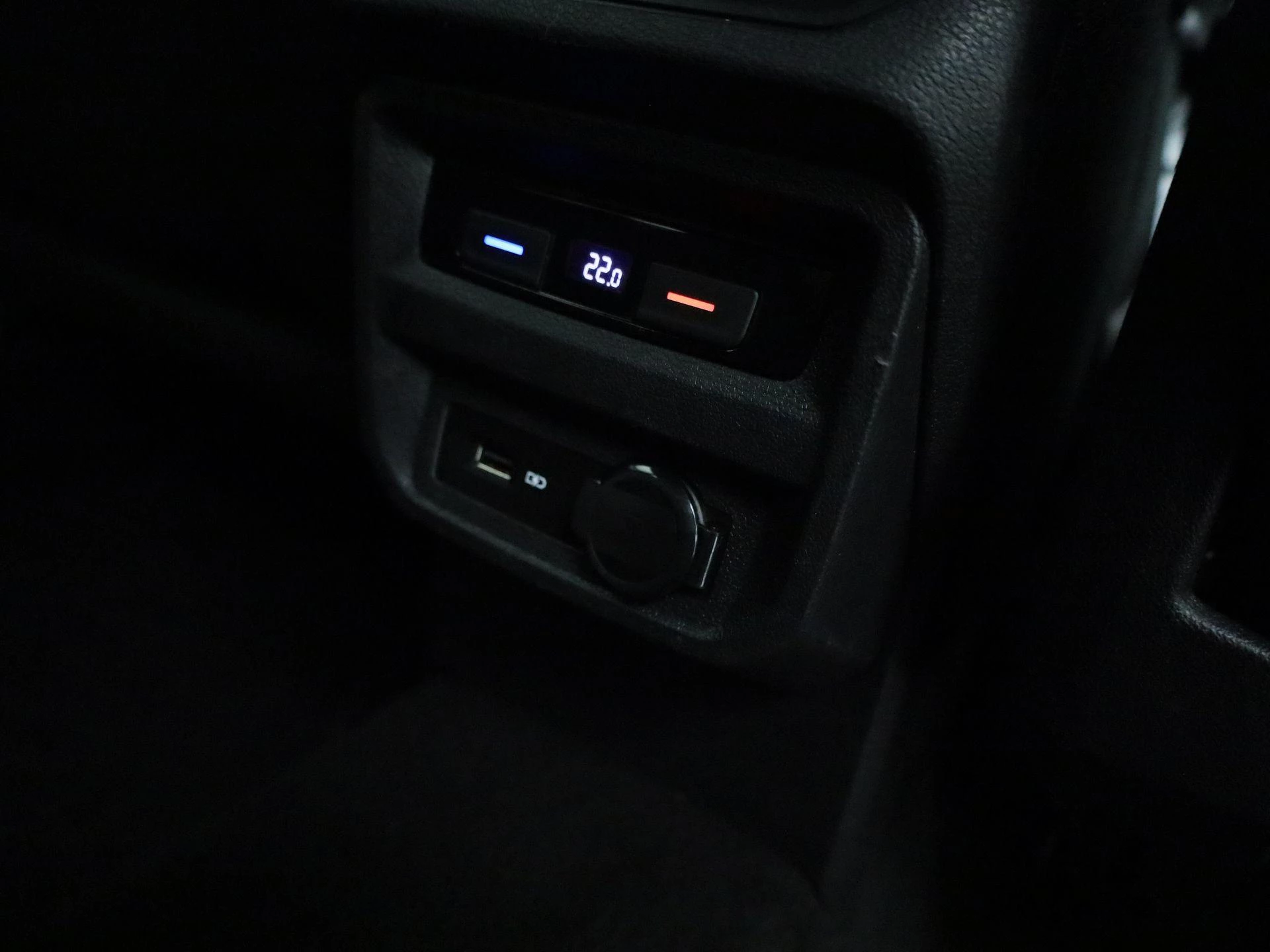 Volkswagen-Tiguan-image-38