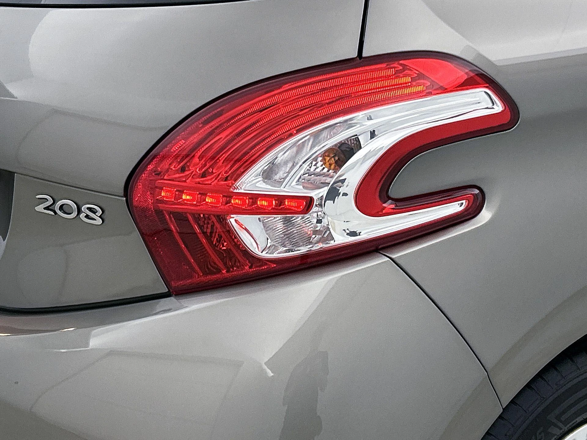 Peugeot-208-image-13