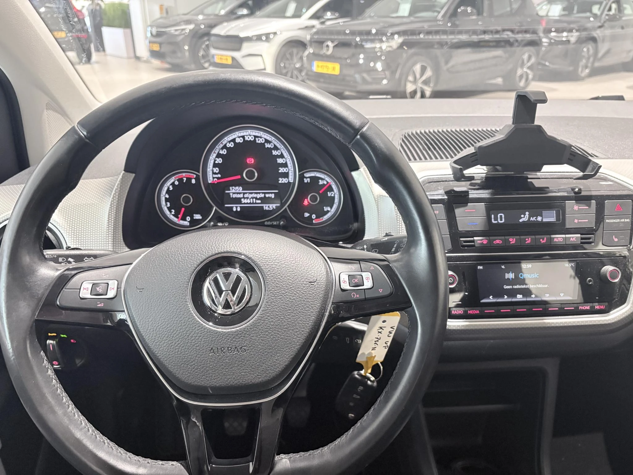 Volkswagen-up!-image-15