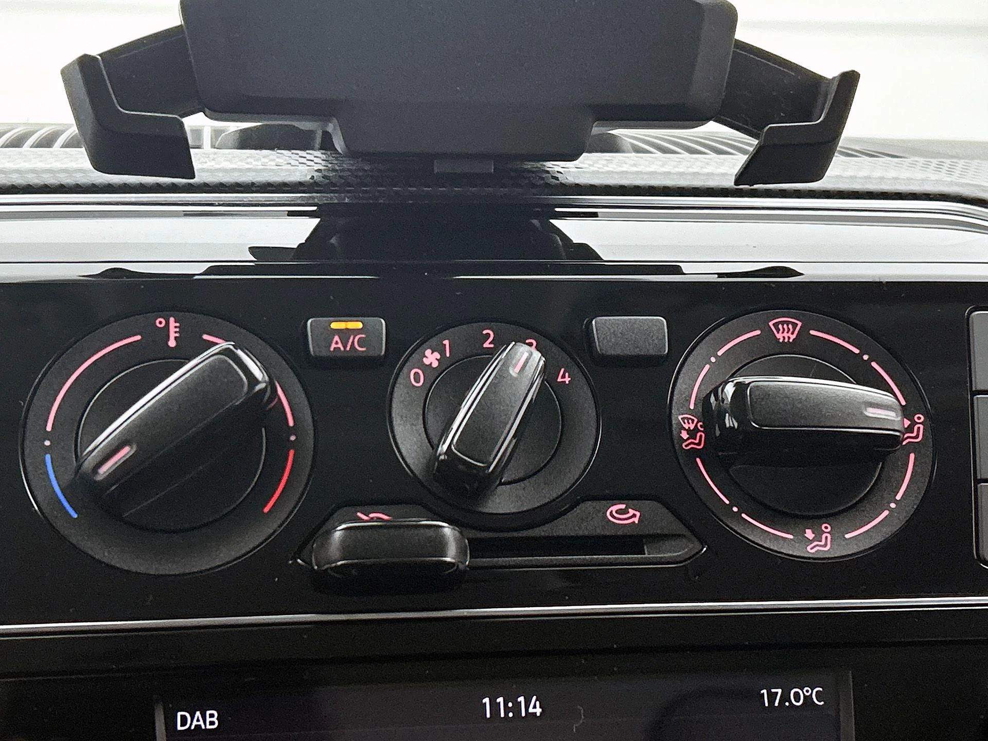 Volkswagen-up!-image-22