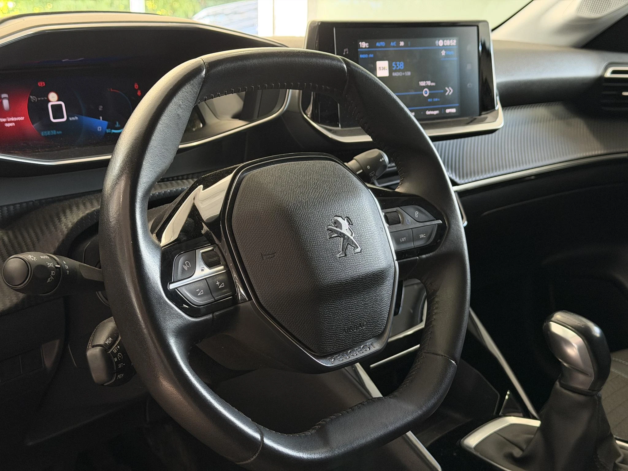Peugeot-208-image-10