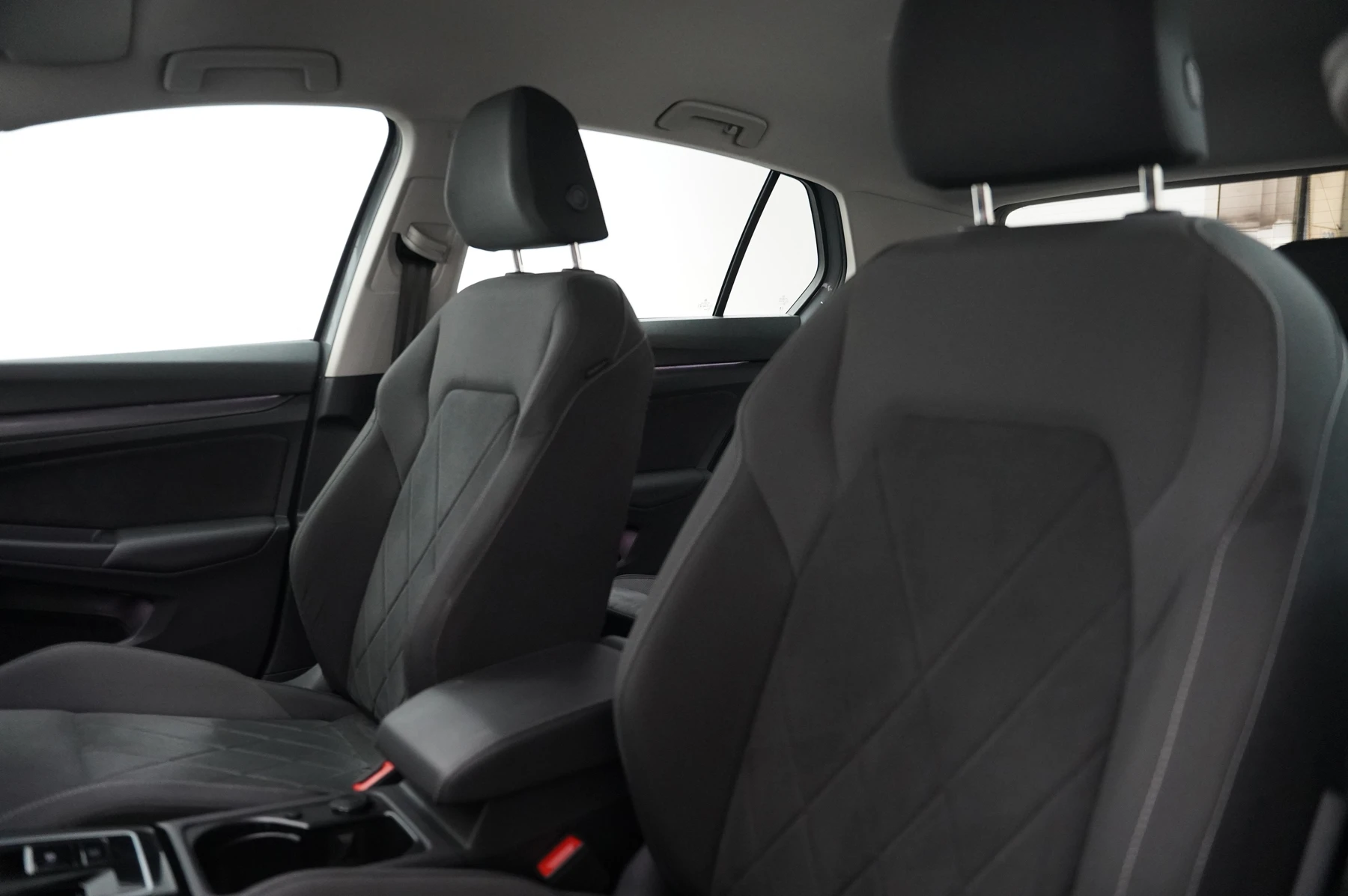 Volkswagen-Golf-image-28