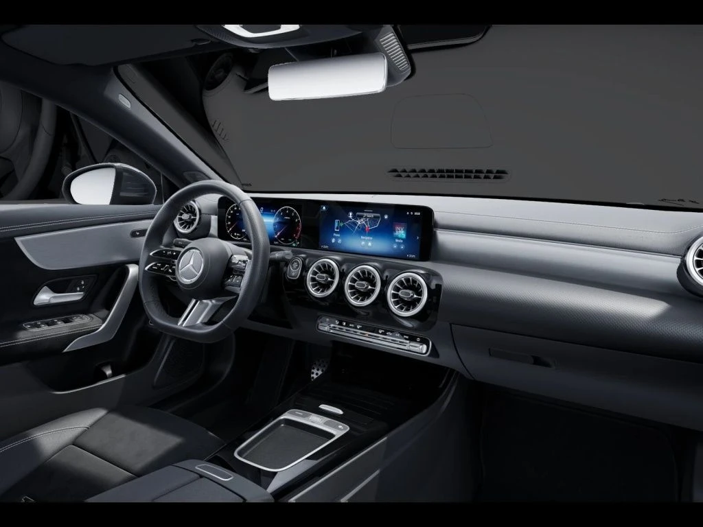 Mercedes-Benz-CLA 200-image-12