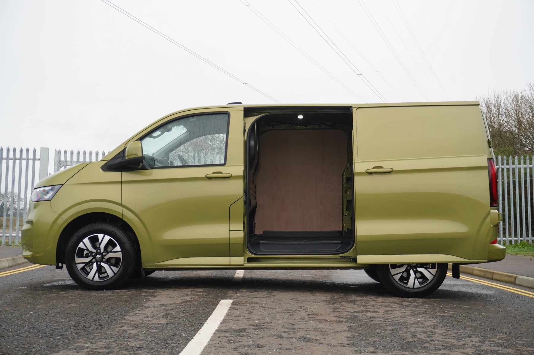 Volkswagen-Transporter-image-32