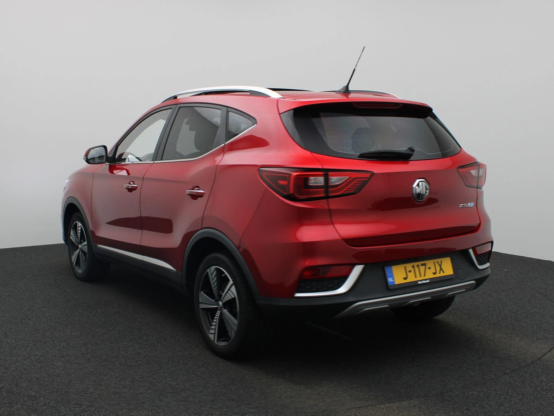 MG-ZS EV-image-1