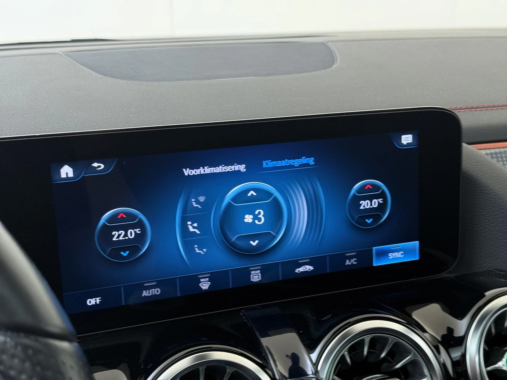 Mercedes-Benz-EQA-image-18