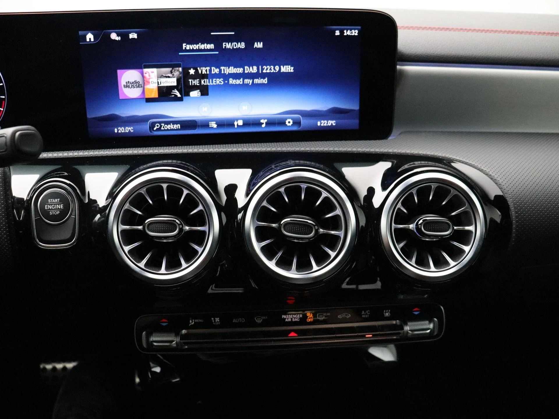 Mercedes-Benz-CLA-image-16