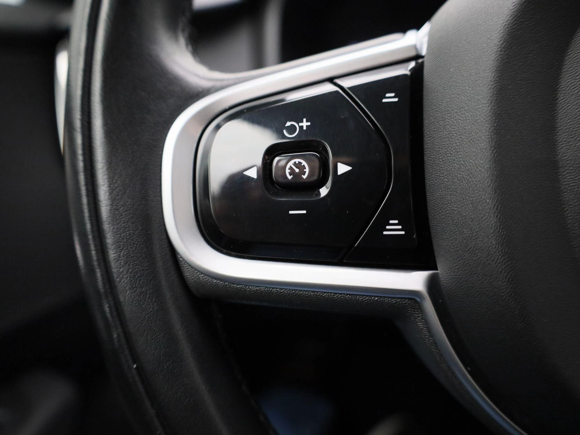 Volvo-V90-image-20