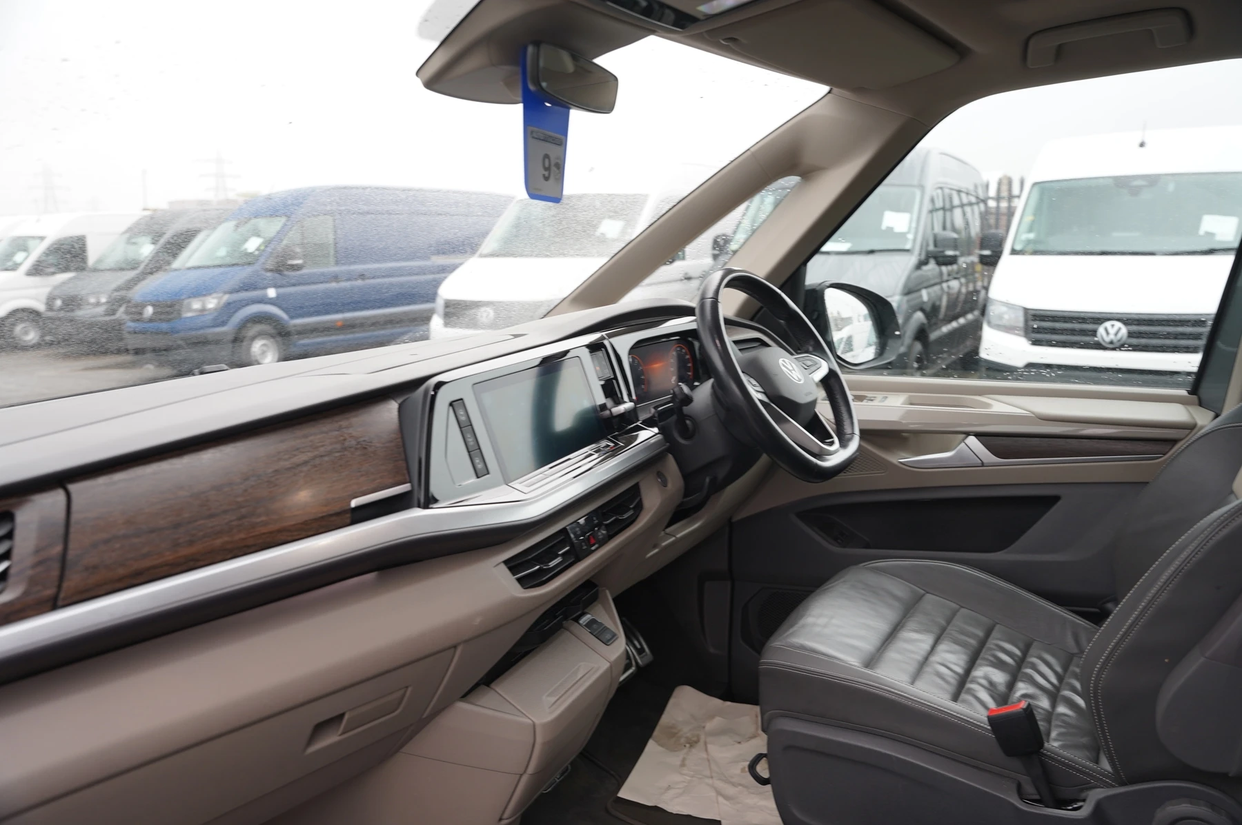 Volkswagen-Multivan-image-1