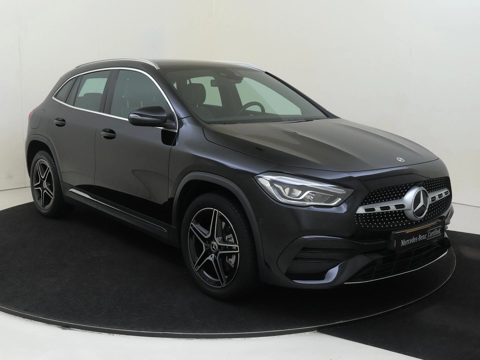 Mercedes-Benz-GLA-image-1