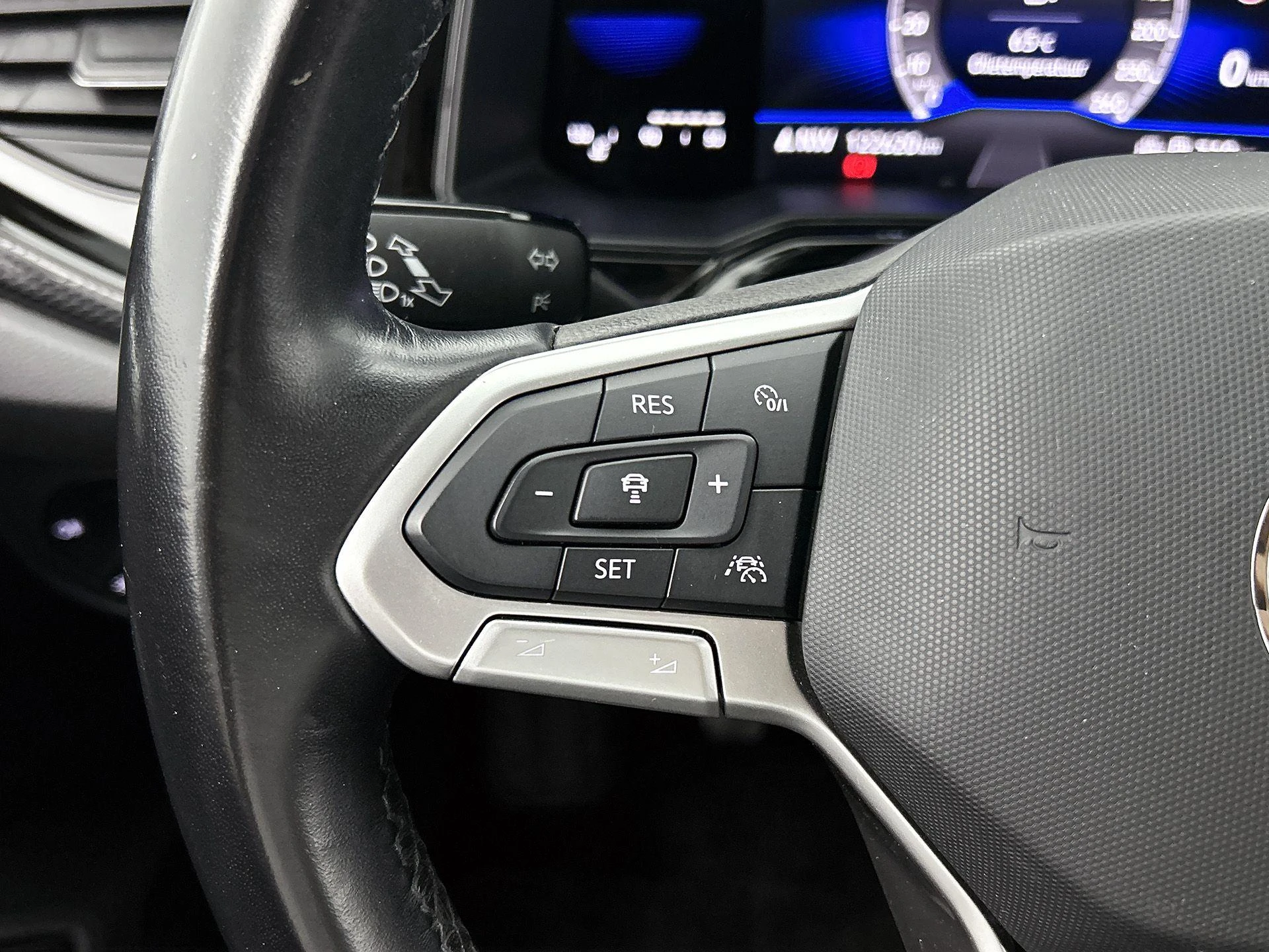 Volkswagen-Polo-image-5