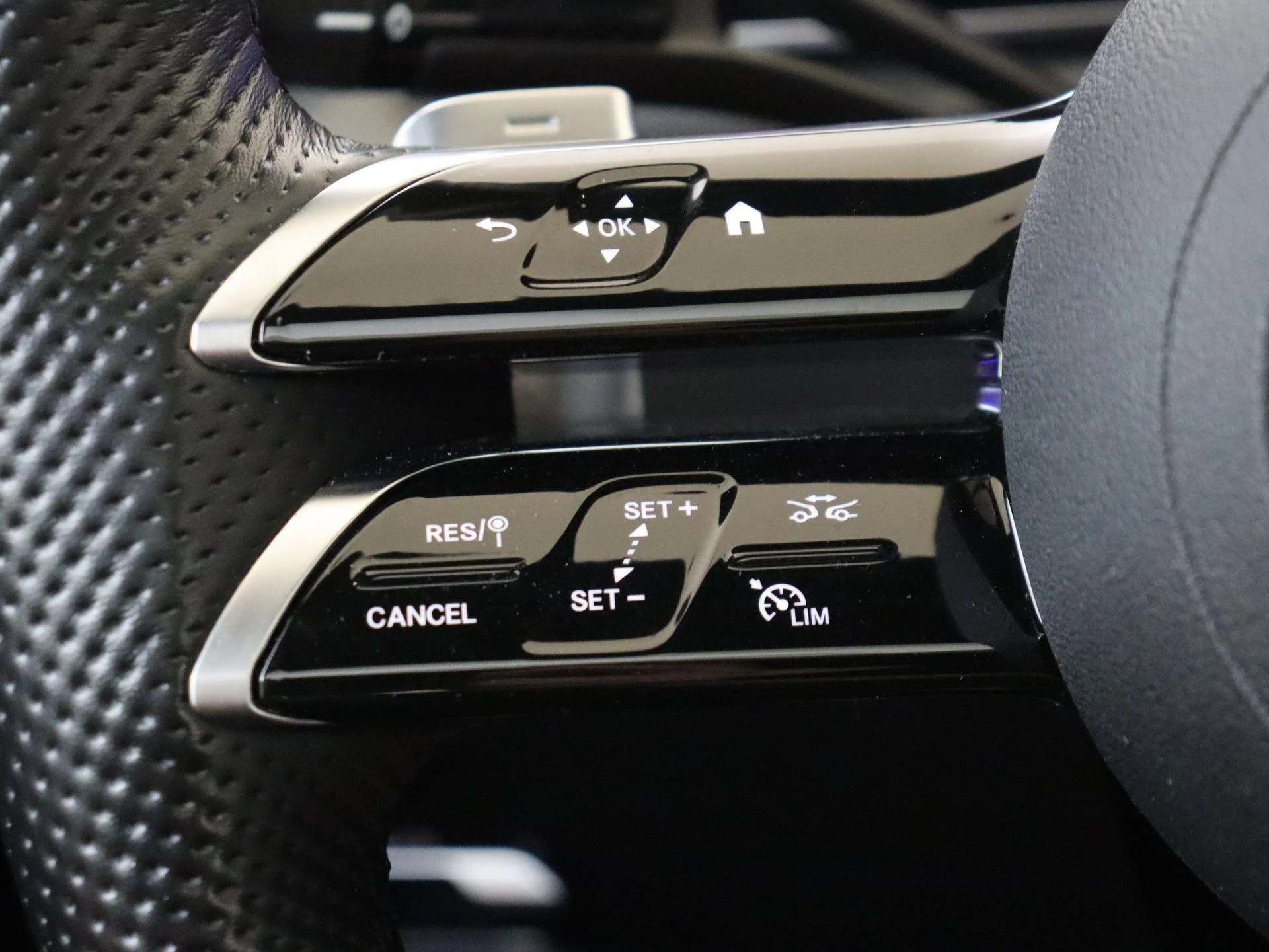 Mercedes-Benz-C-Klasse-image-12