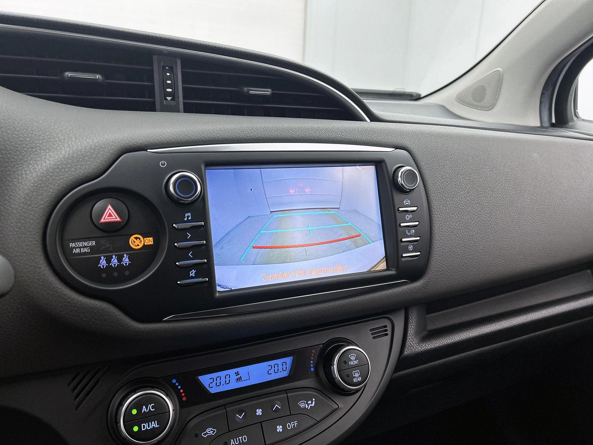 Toyota-Yaris-image-12