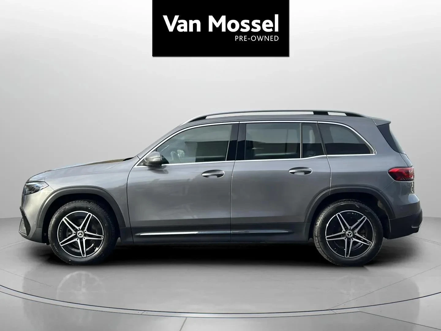 Mercedes-Benz-EQB-image-7