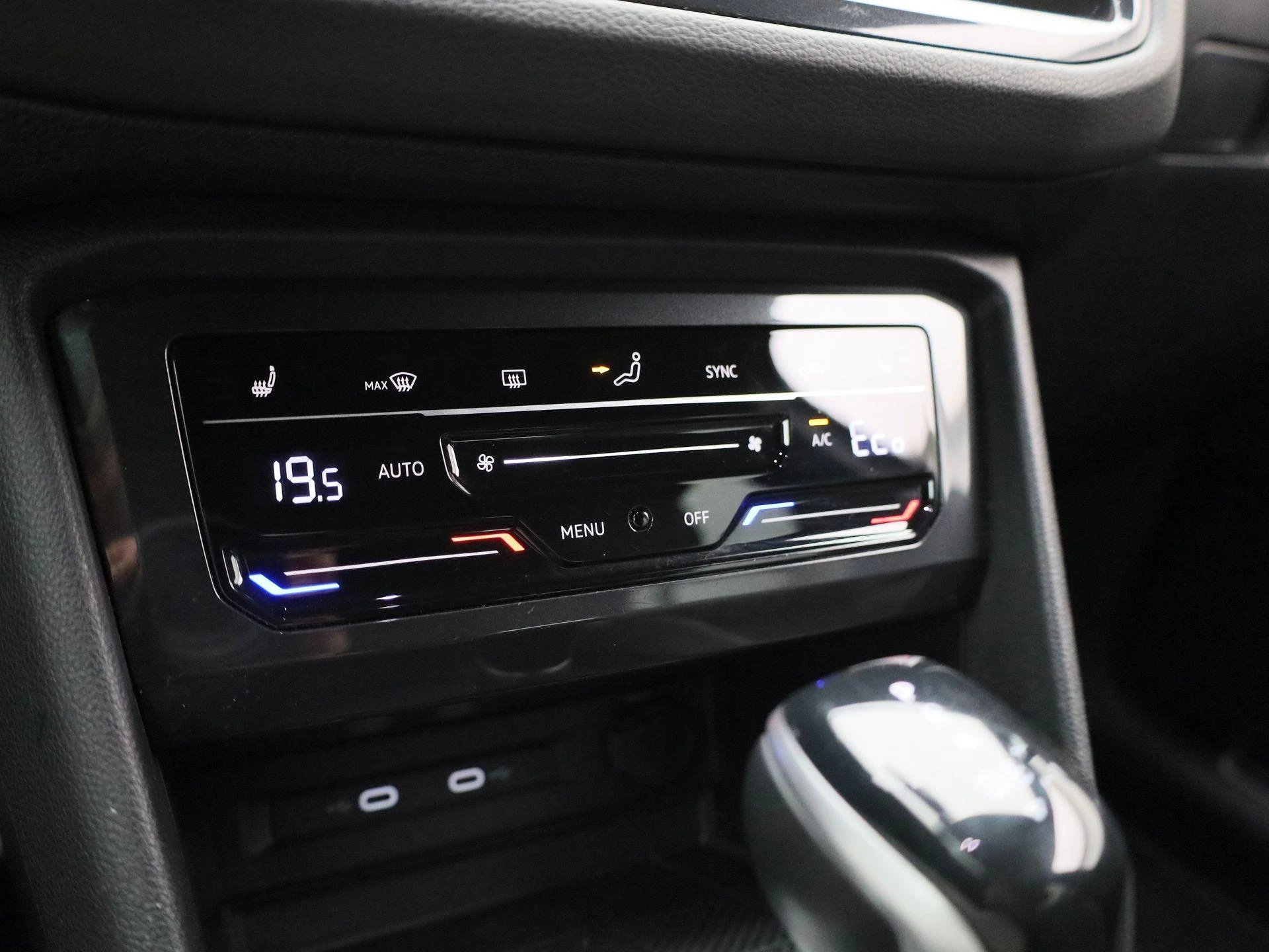 Volkswagen-Tiguan-image-24