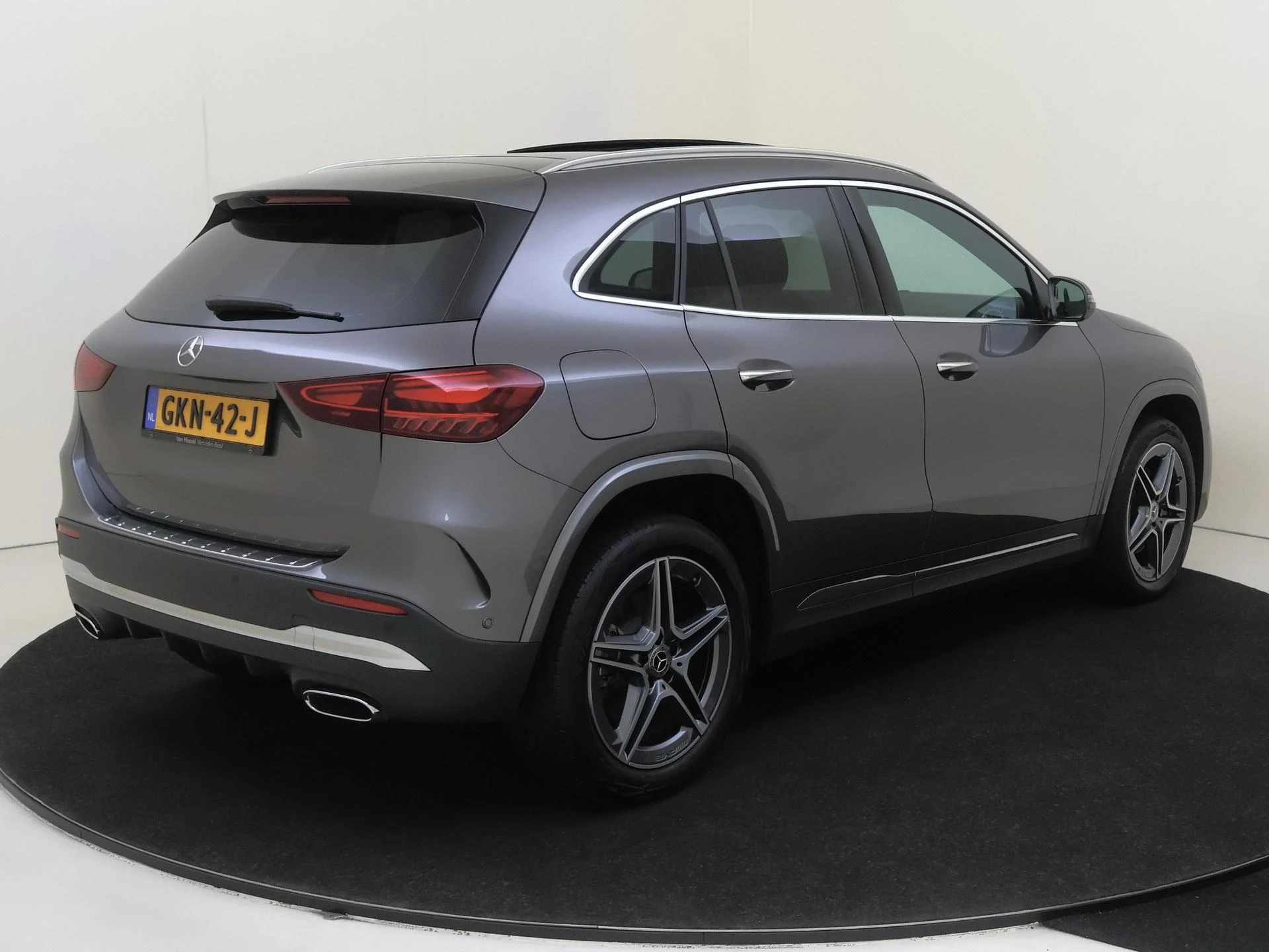 Mercedes-Benz-GLA-image-3