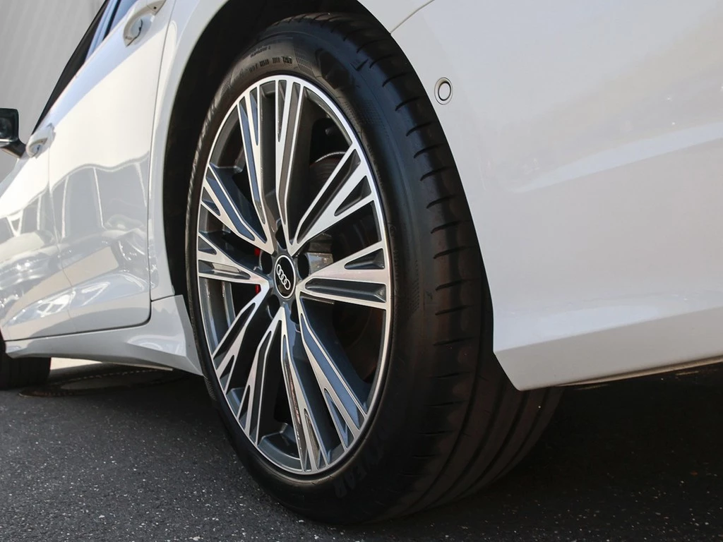 Audi A6 Avant 55 TFSIe sport Matrix ACC 360° B&O PDC+