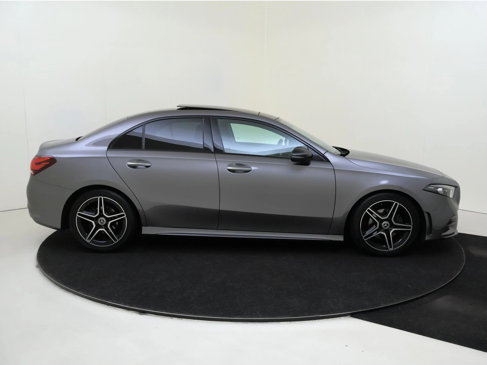 Mercedes-Benz-A-Klasse-image-8