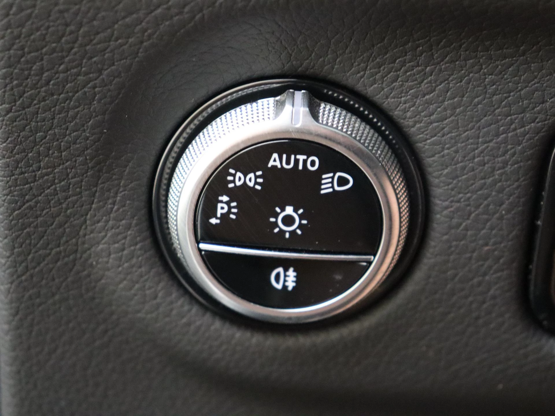 Mercedes-Benz-EQE-image-24