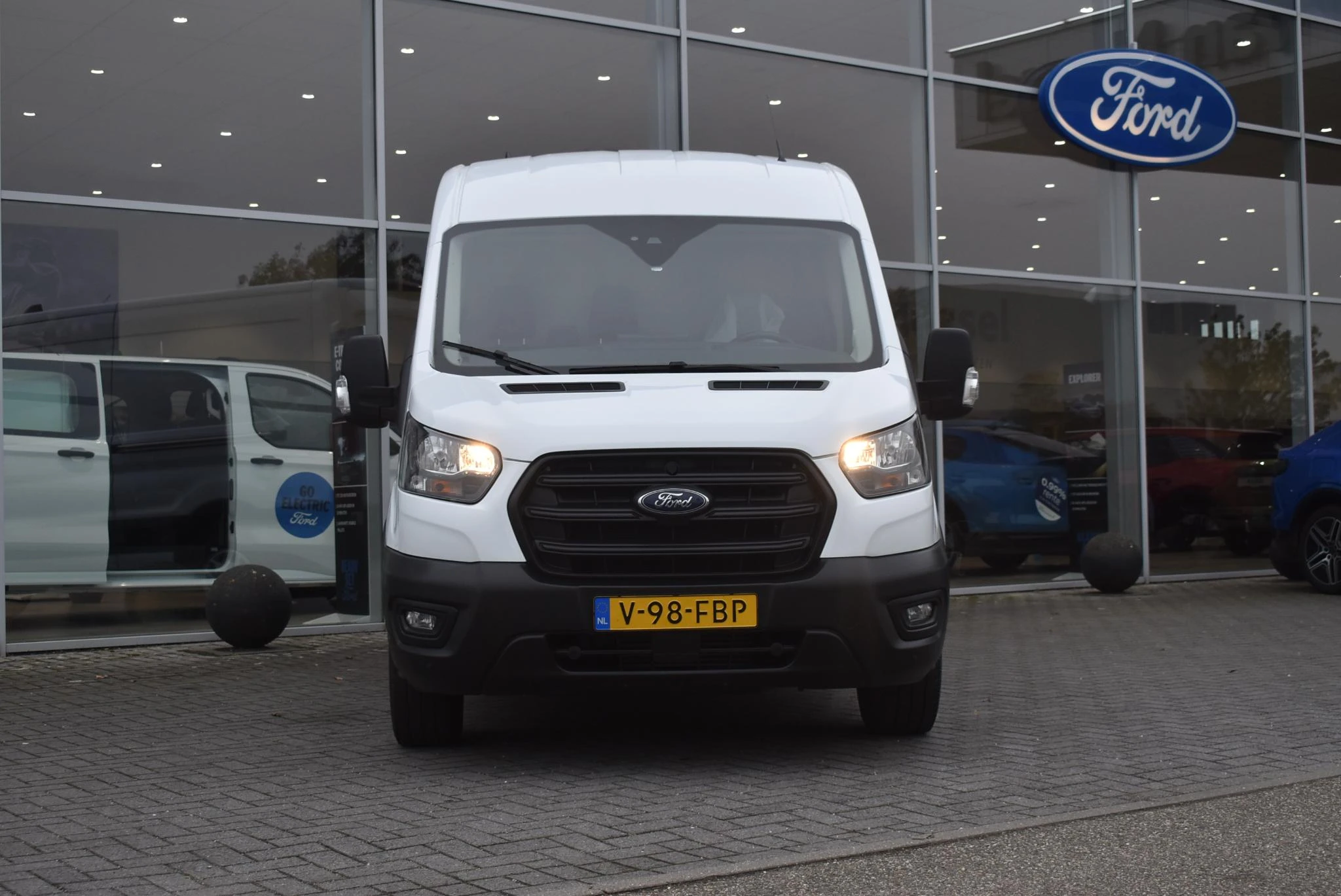 Ford-Transit-image-1