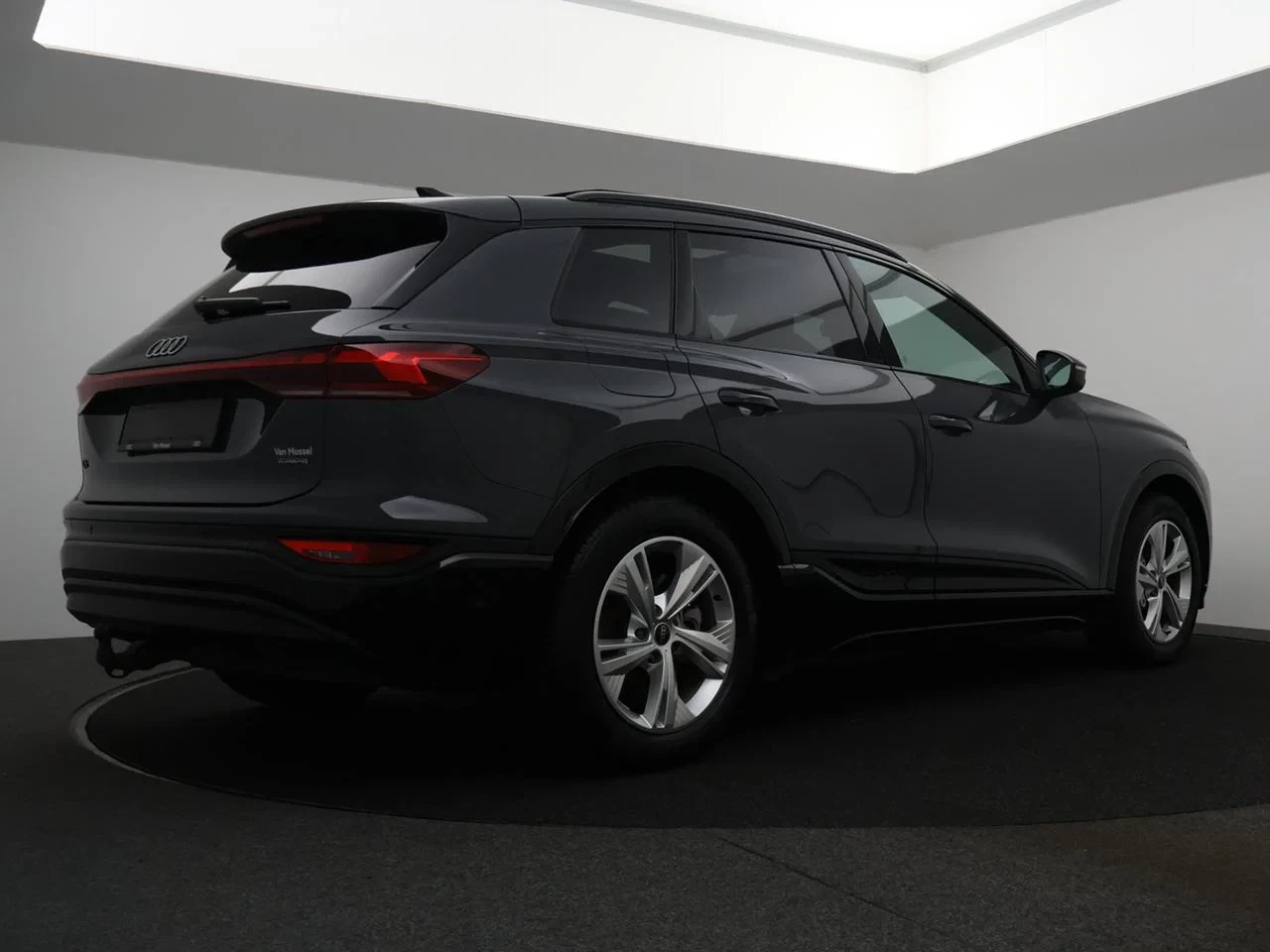 Audi-Q6 e-tron-image-1