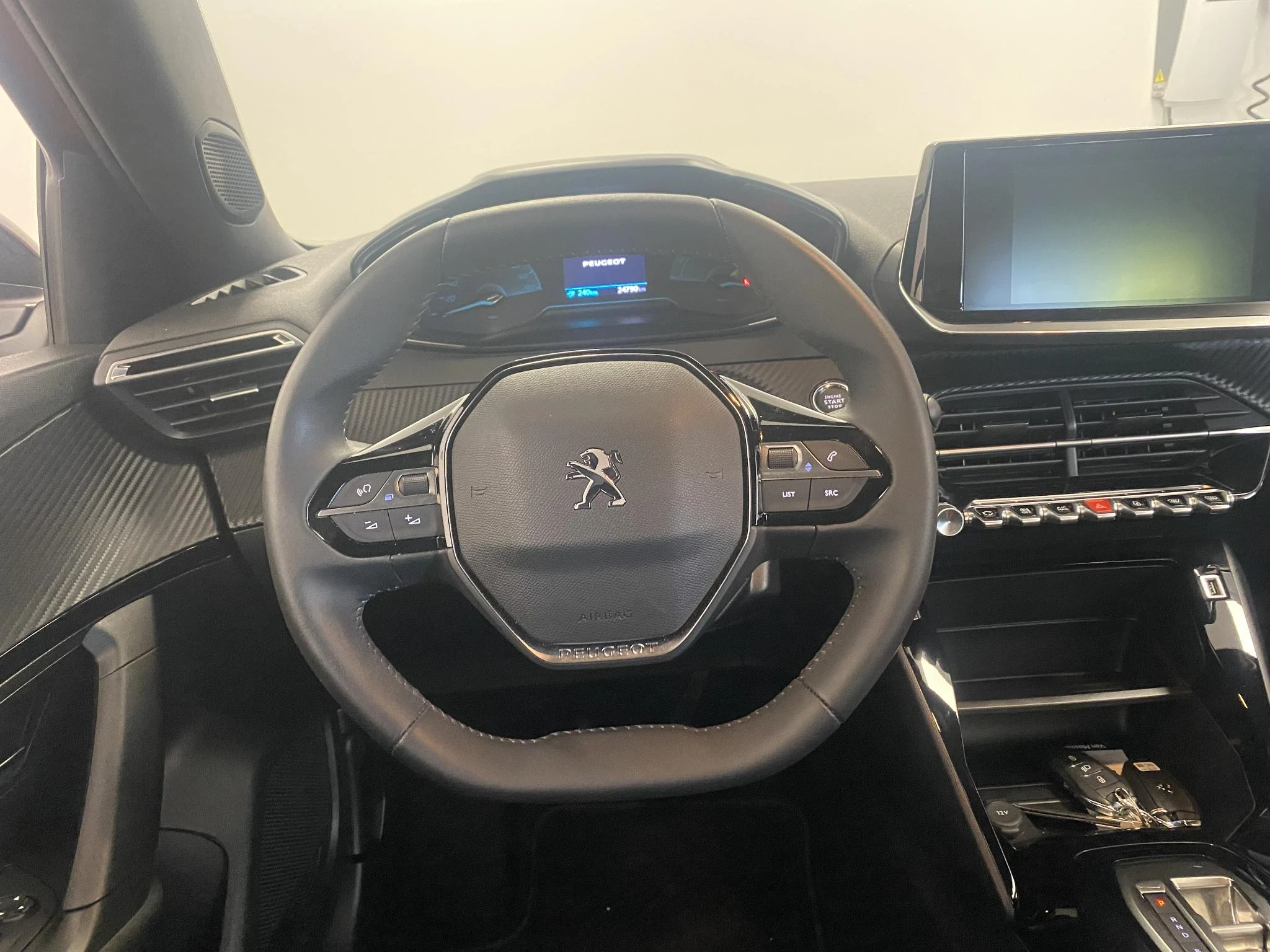 Peugeot-e-2008-image-9