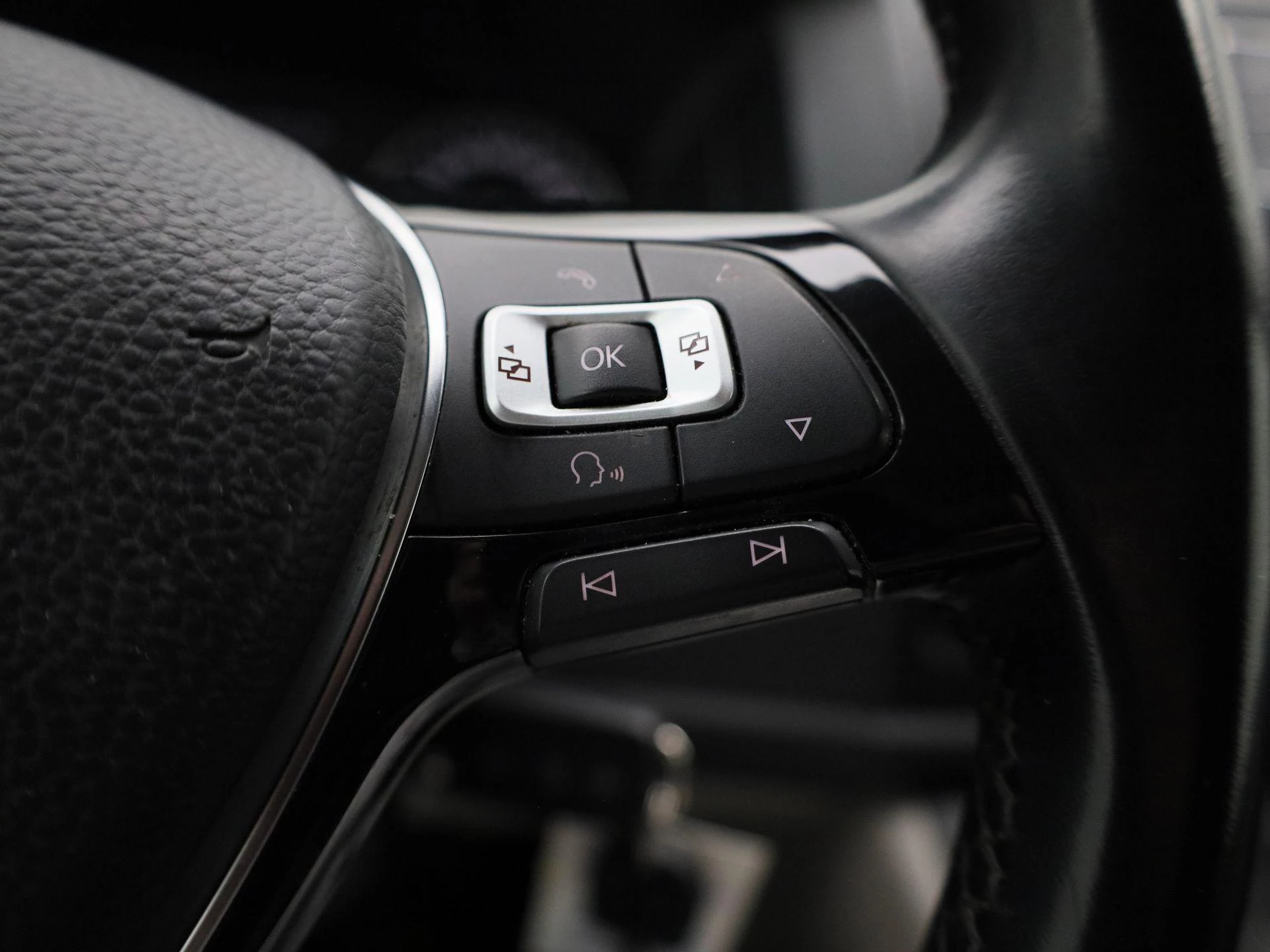 Volkswagen-Transporter-image-13