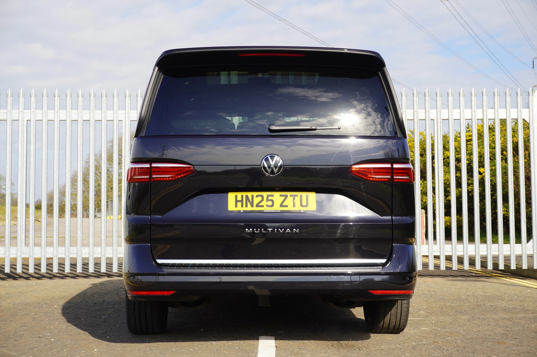 Volkswagen-Multivan-image-15