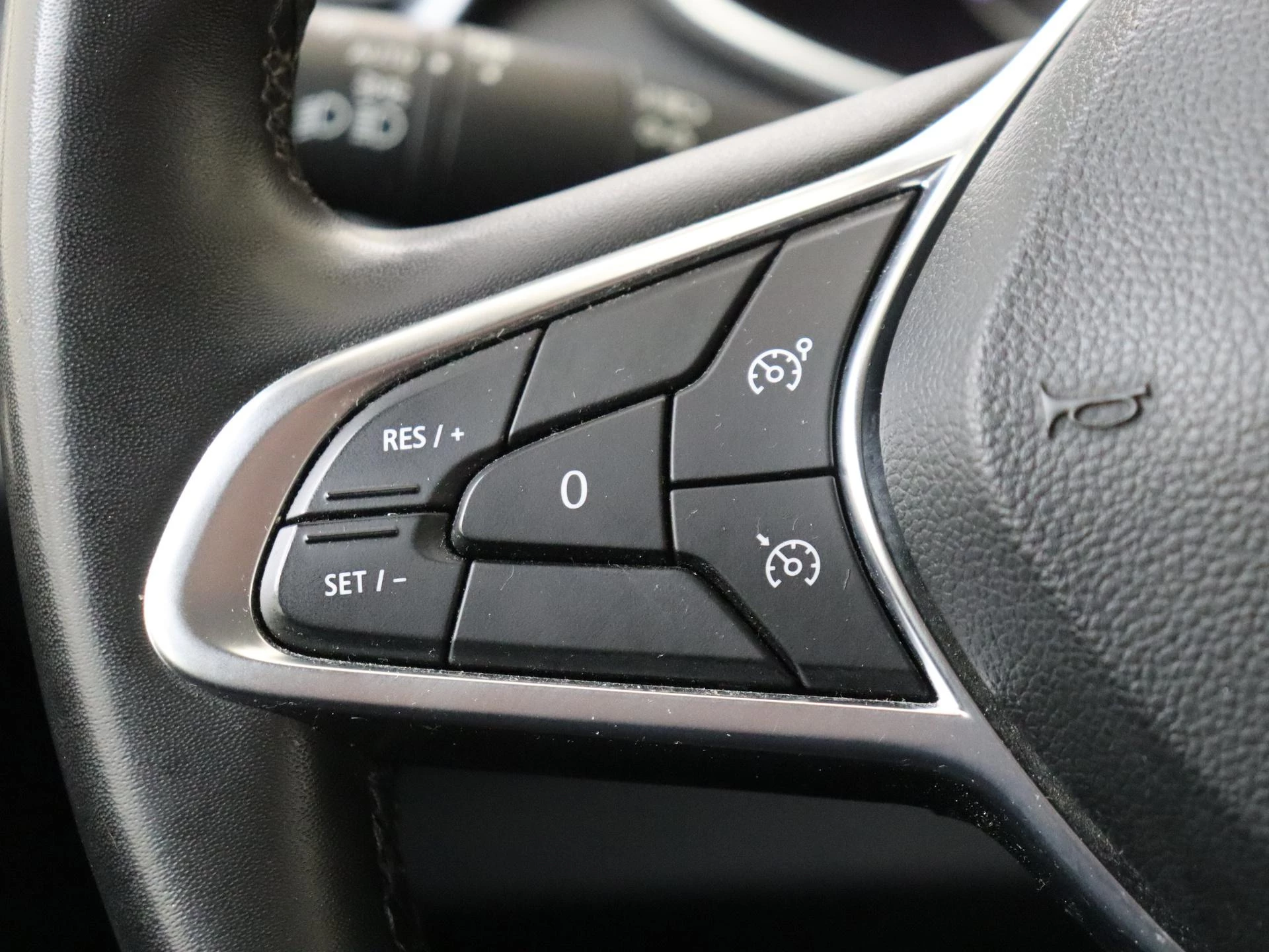 Renault-Clio-image-16