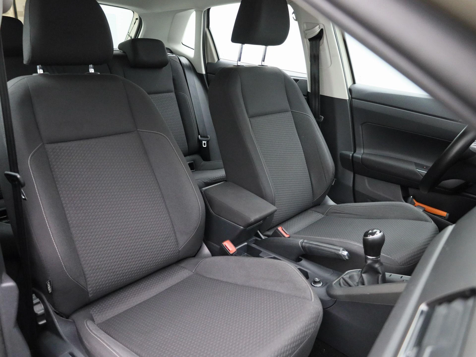 Volkswagen-Polo-image-29