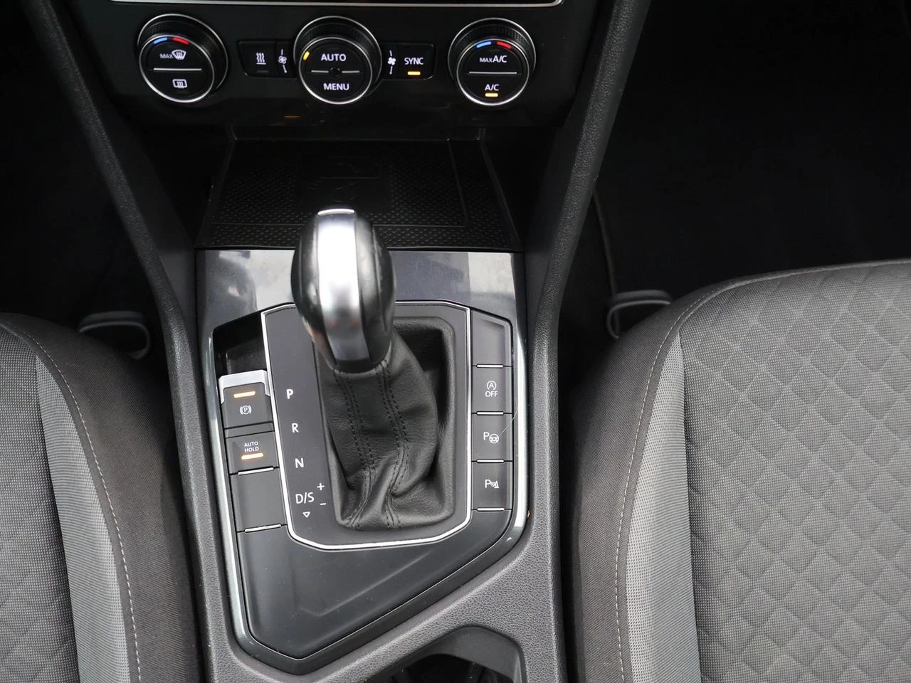 Volkswagen-Tiguan-image-22