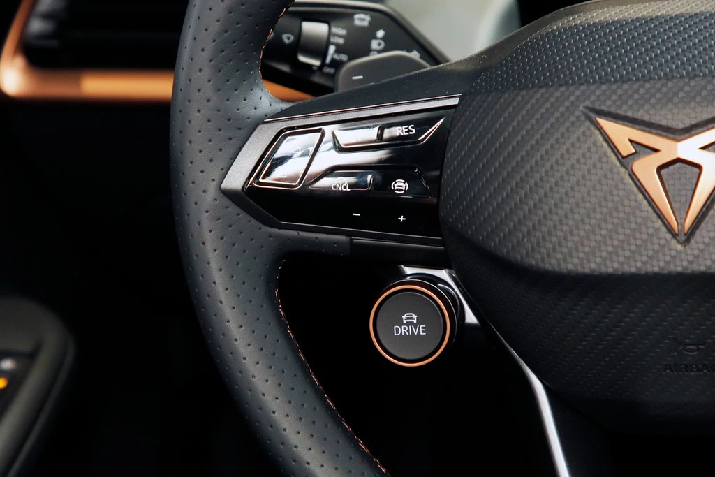CUPRA Born VZ UPE 61.240 PilotL HUD TechM Skyline Roof