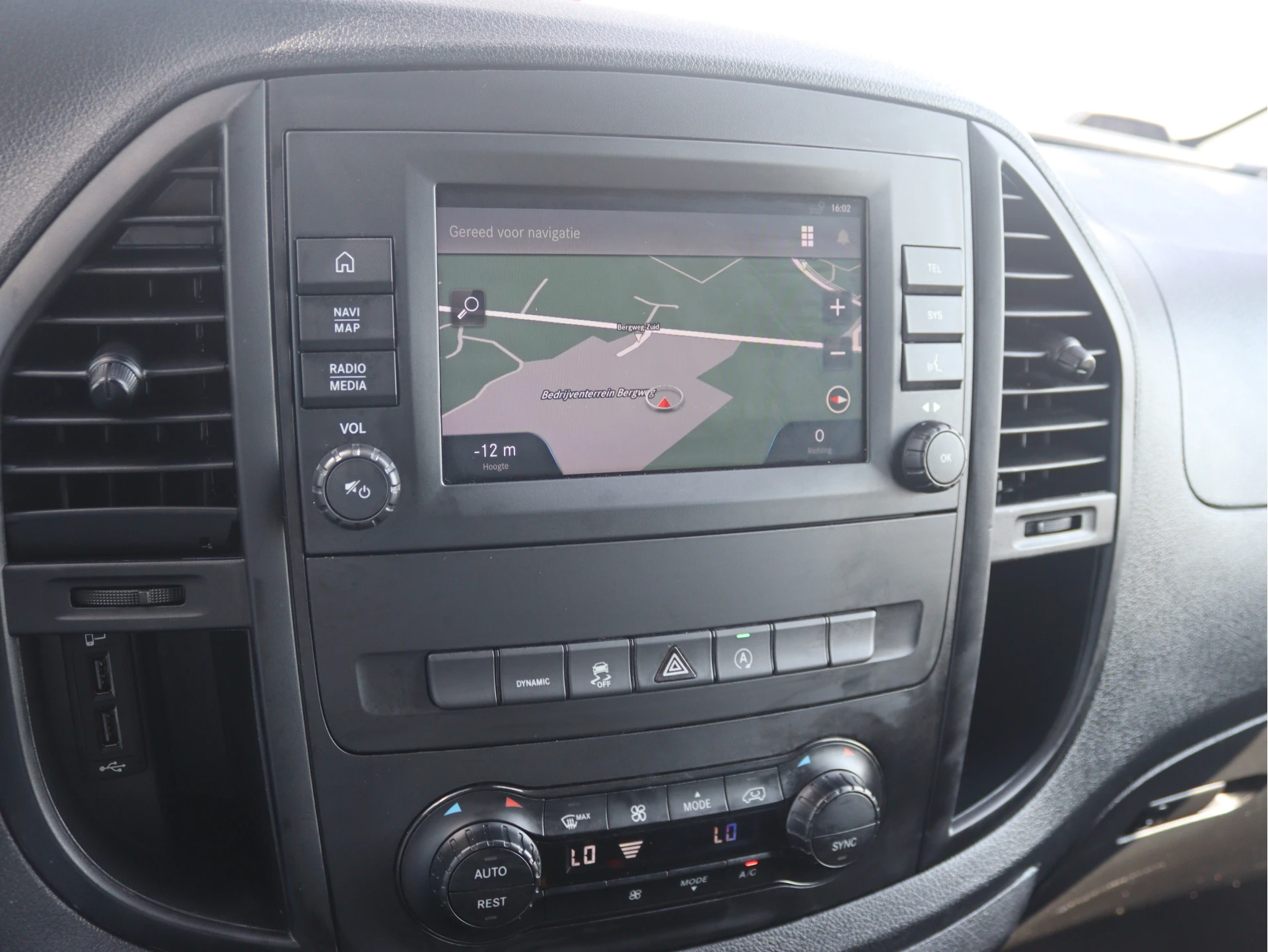 Mercedes-Benz-Vito-image-9