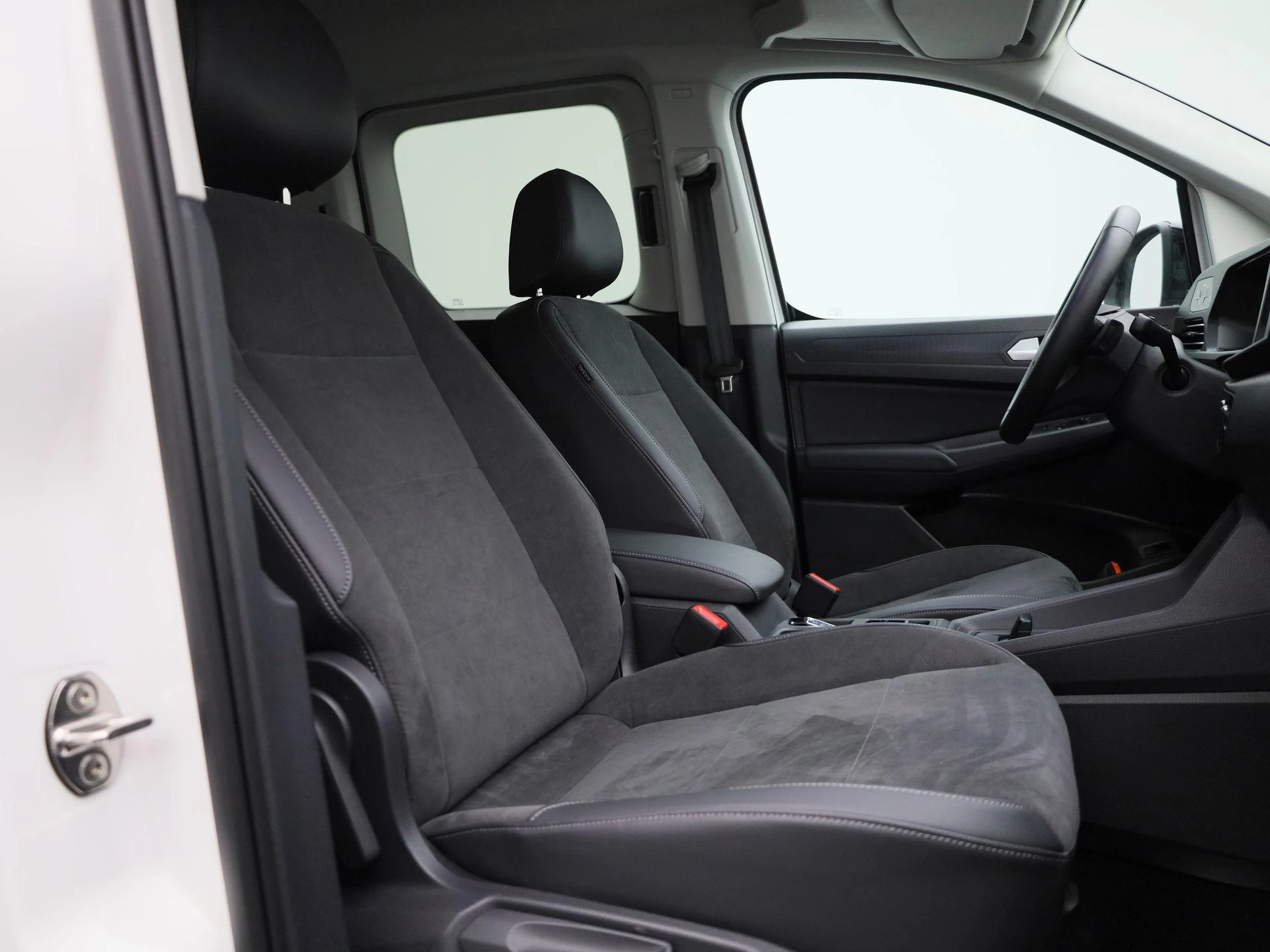 Volkswagen-Caddy-image-36