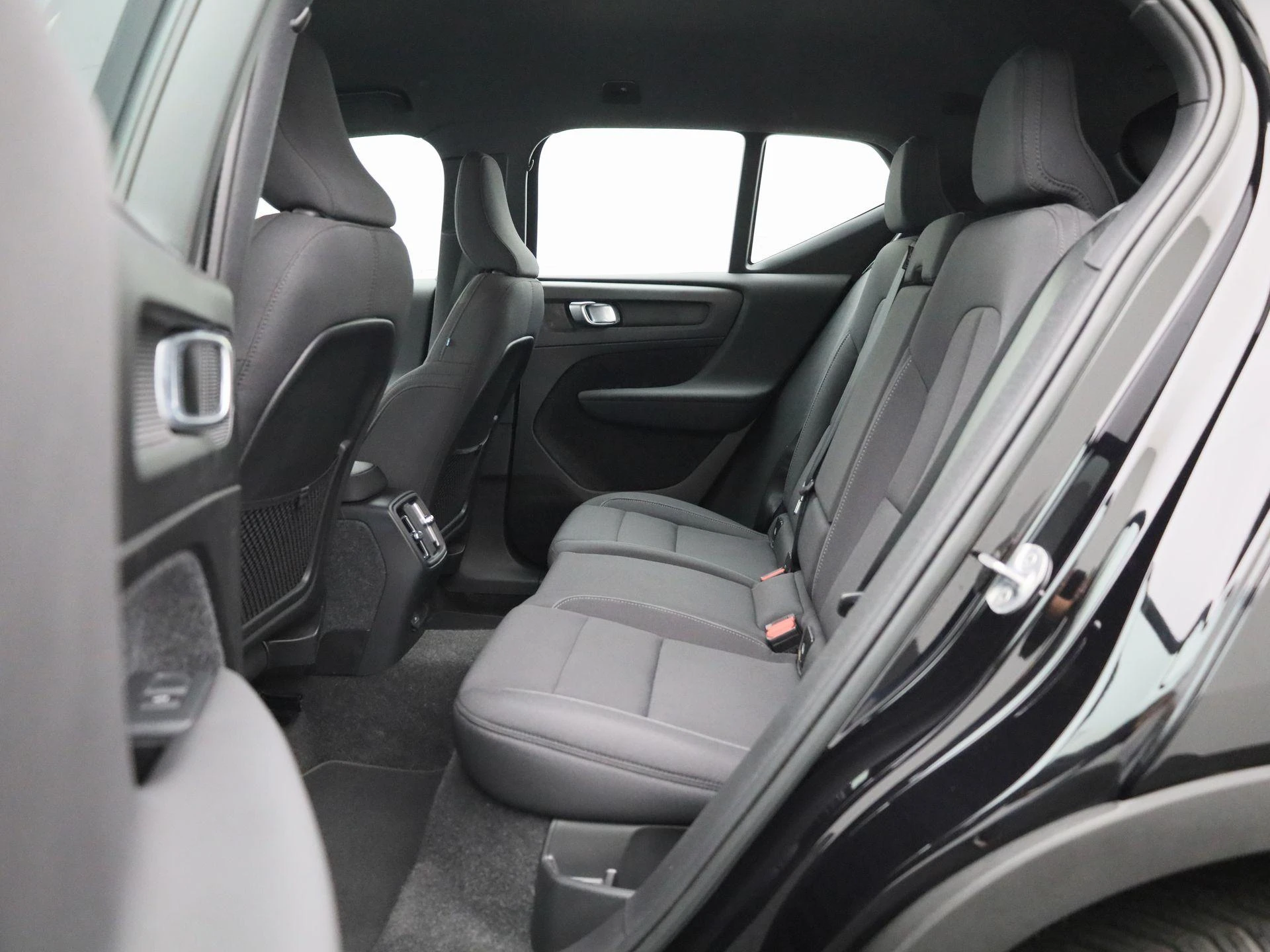 Volvo-EX40-image-11