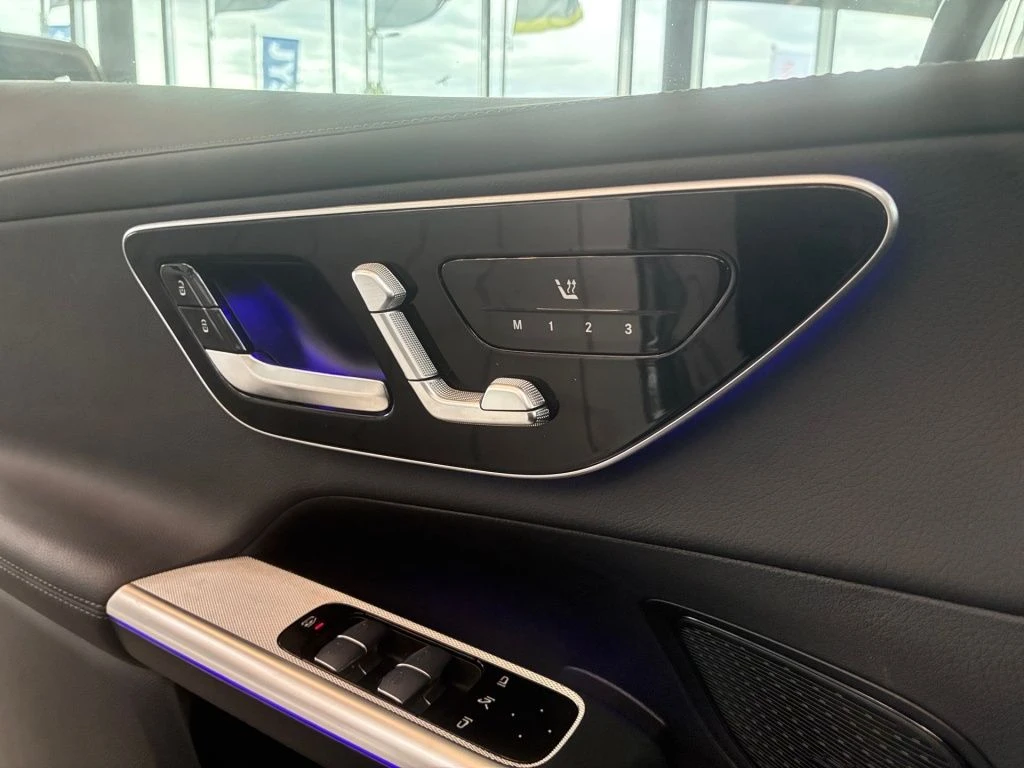 Mercedes-Benz-GLC 300 d-image-8