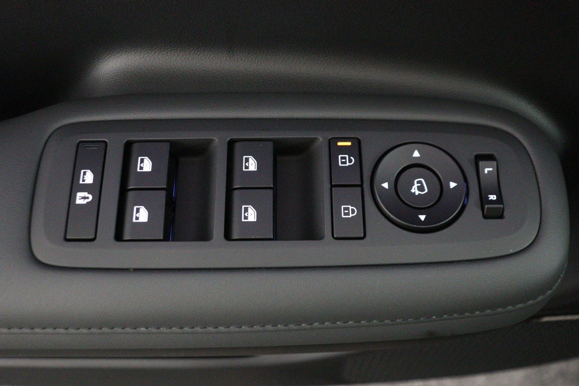 Hyundai-Santa Fe-image-31