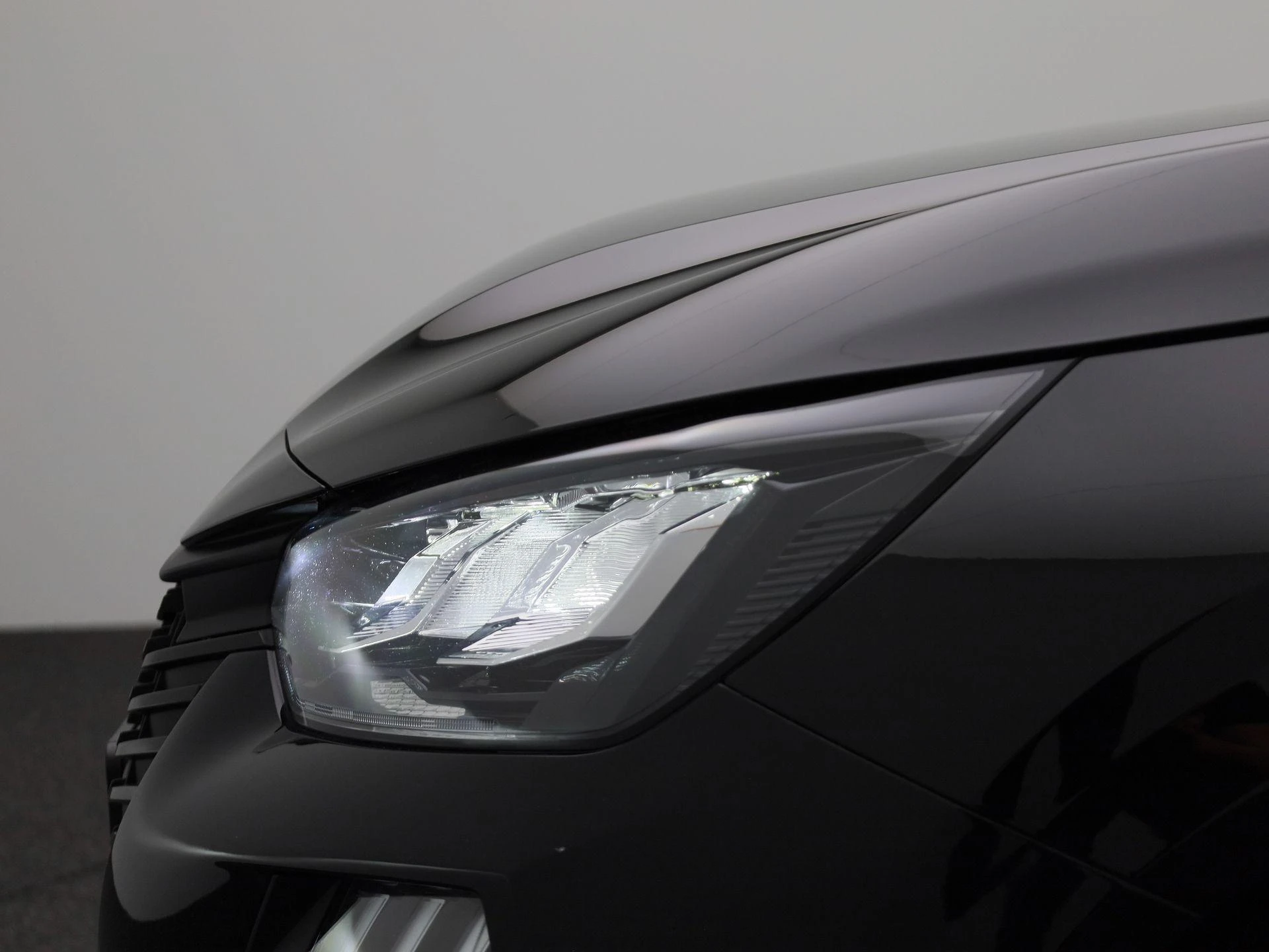 Peugeot-e-208-image-18