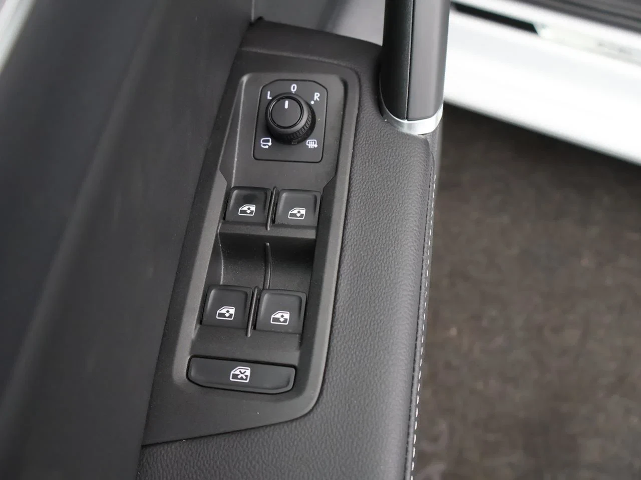 Volkswagen-Touran-image-28