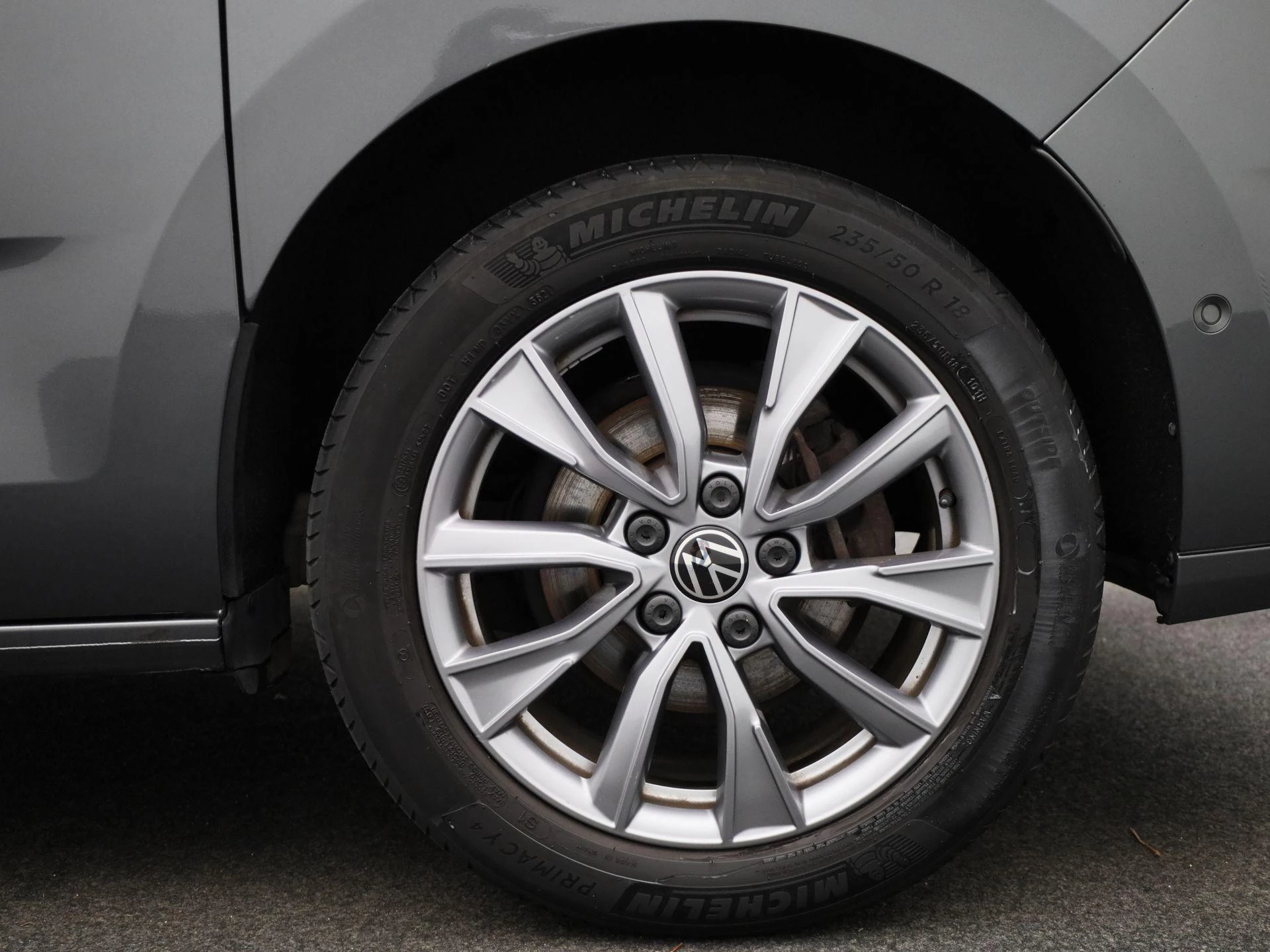 Volkswagen-Multivan-image-13