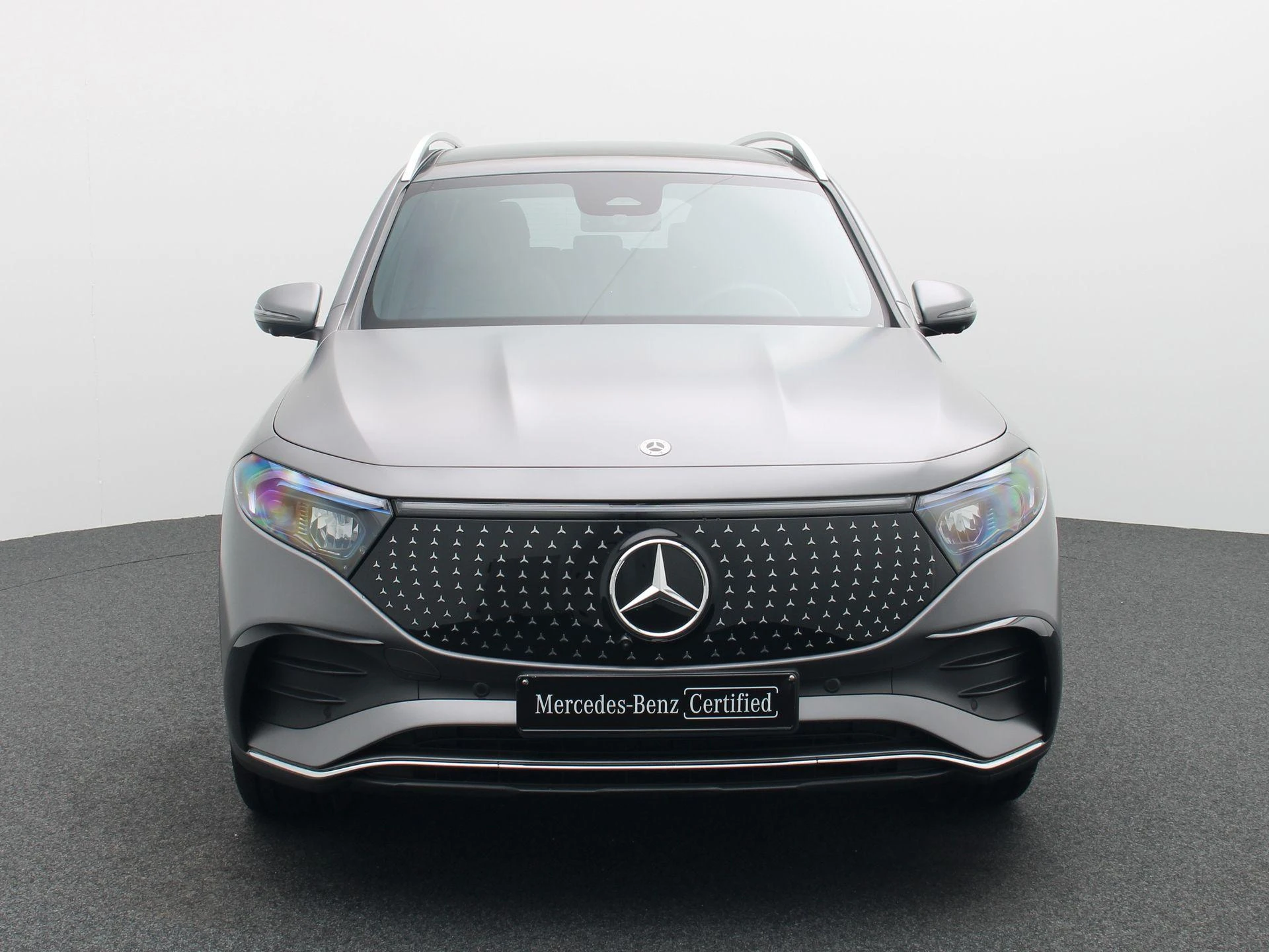 Mercedes-Benz-EQB-image-2