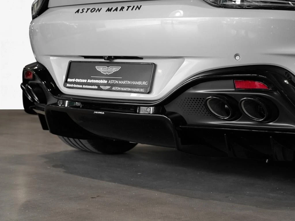 Aston Martin-V8 Vantage-image-23