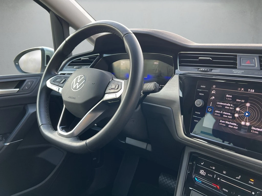 Volkswagen-Touran-image-6