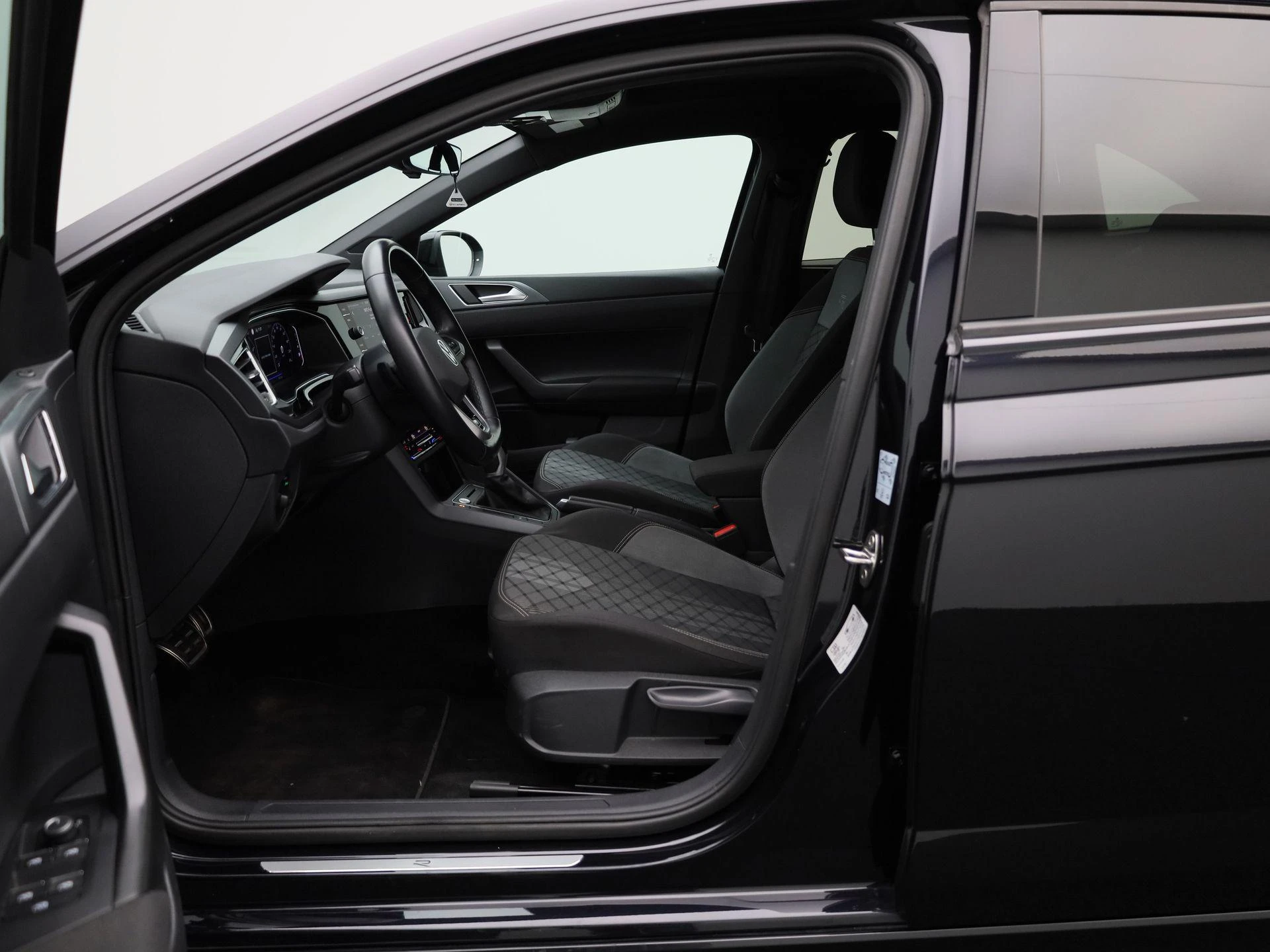 Volkswagen-Taigo-image-8