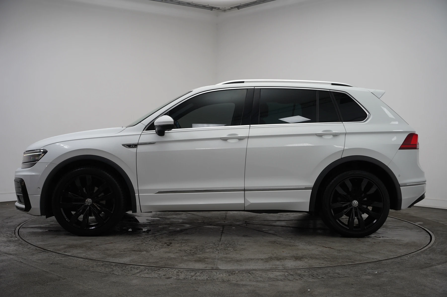 Volkswagen-Tiguan-image-15